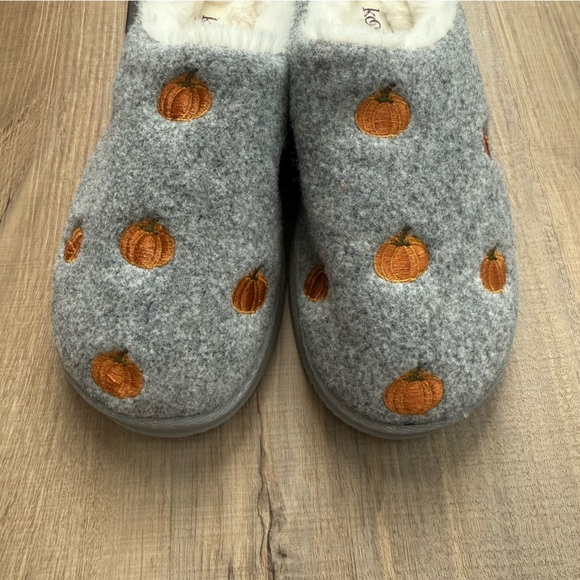 Kooba Faux Fur Slippers NWT - Size S - Picture 2 of 6